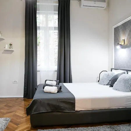 Natalie's Place Apartament